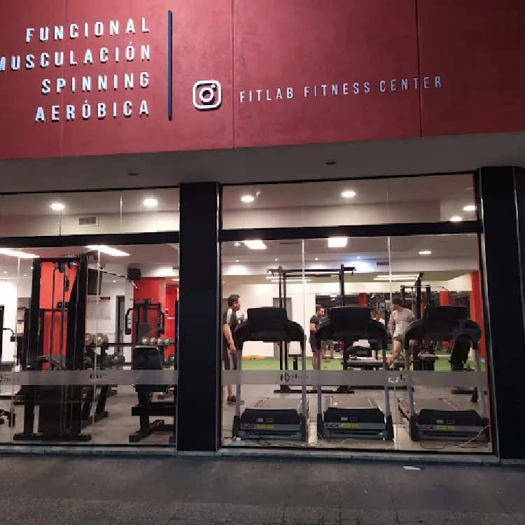 Fachada de FITLAB: funcional, musculación, spinning y aeróbica